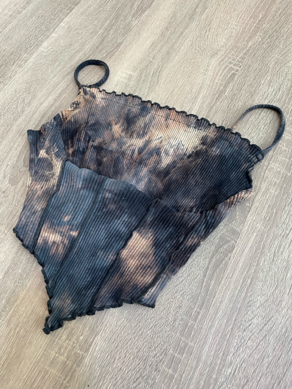 Tie-Dye Ribbed Pointed Hem Cami Crop Top- Black & Rust SHEIN. Size S - Picture 2 of 9